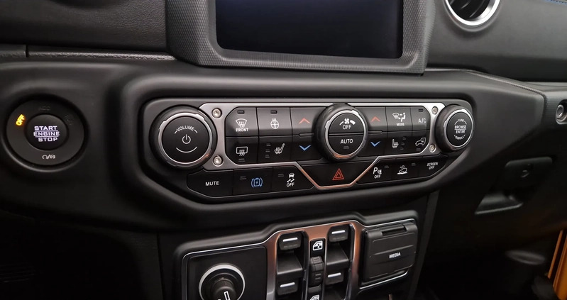 Jeep Wrangler cena 250900 przebieg: 33824, rok produkcji 2021 z Przedbórz małe 436